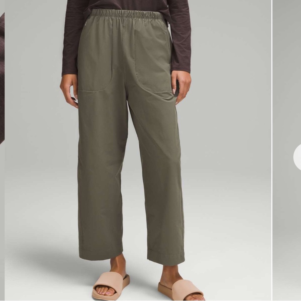 Lululemon Lightweight MR Barrel-Leg Crop Pant